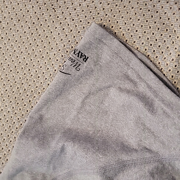 NWT UNDER ARMOUR Semi-Fitted Gray V-Neck Short Skeeve Tee Size:M - Picture 7 of 10